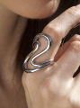 Anillos-de-diseno-de-plata-estilo-liquido-y-curvado-2.jpg